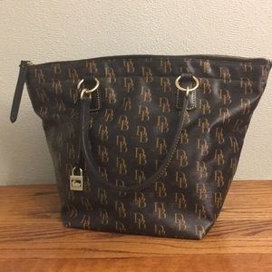 Dooney & Bourke DB signature Black Gold Vinyl